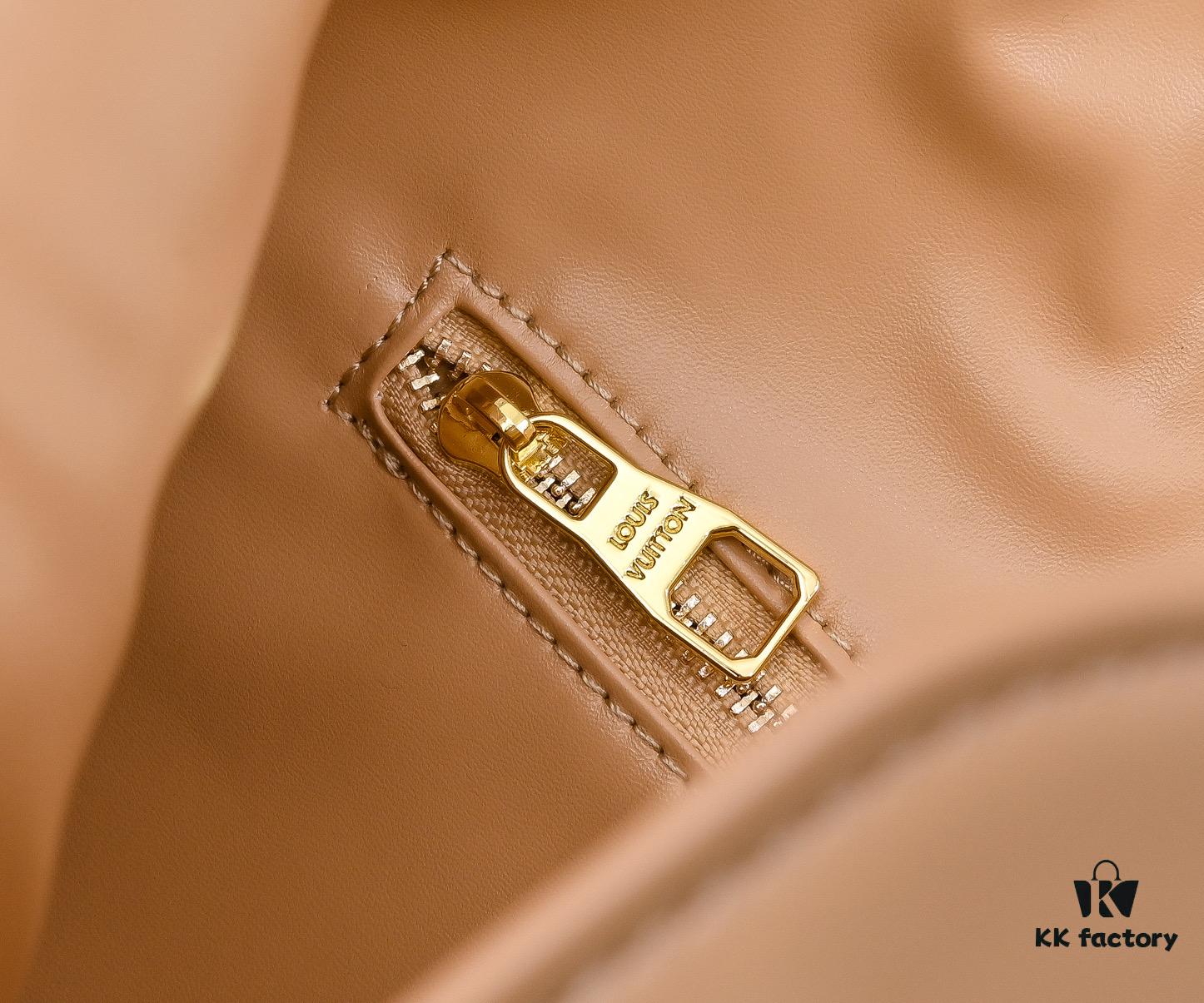 Louis Vuitton New Arrival Quietly Returns to Minimalist Elegance, Style No. 120693 119563