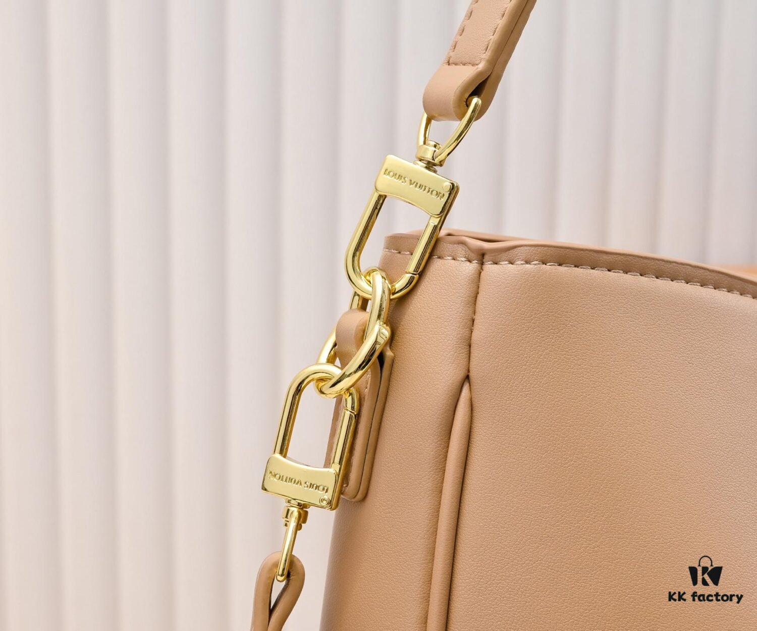 Louis Vuitton New Arrival Quietly Returns to Minimalist Elegance, Style No. 120693 119563