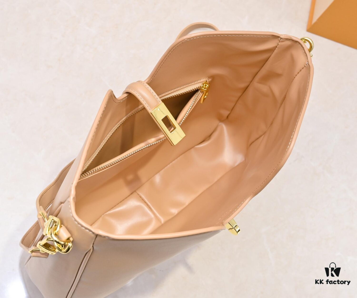 Louis Vuitton New Arrival Quietly Returns to Minimalist Elegance, Style No. 120693 119563