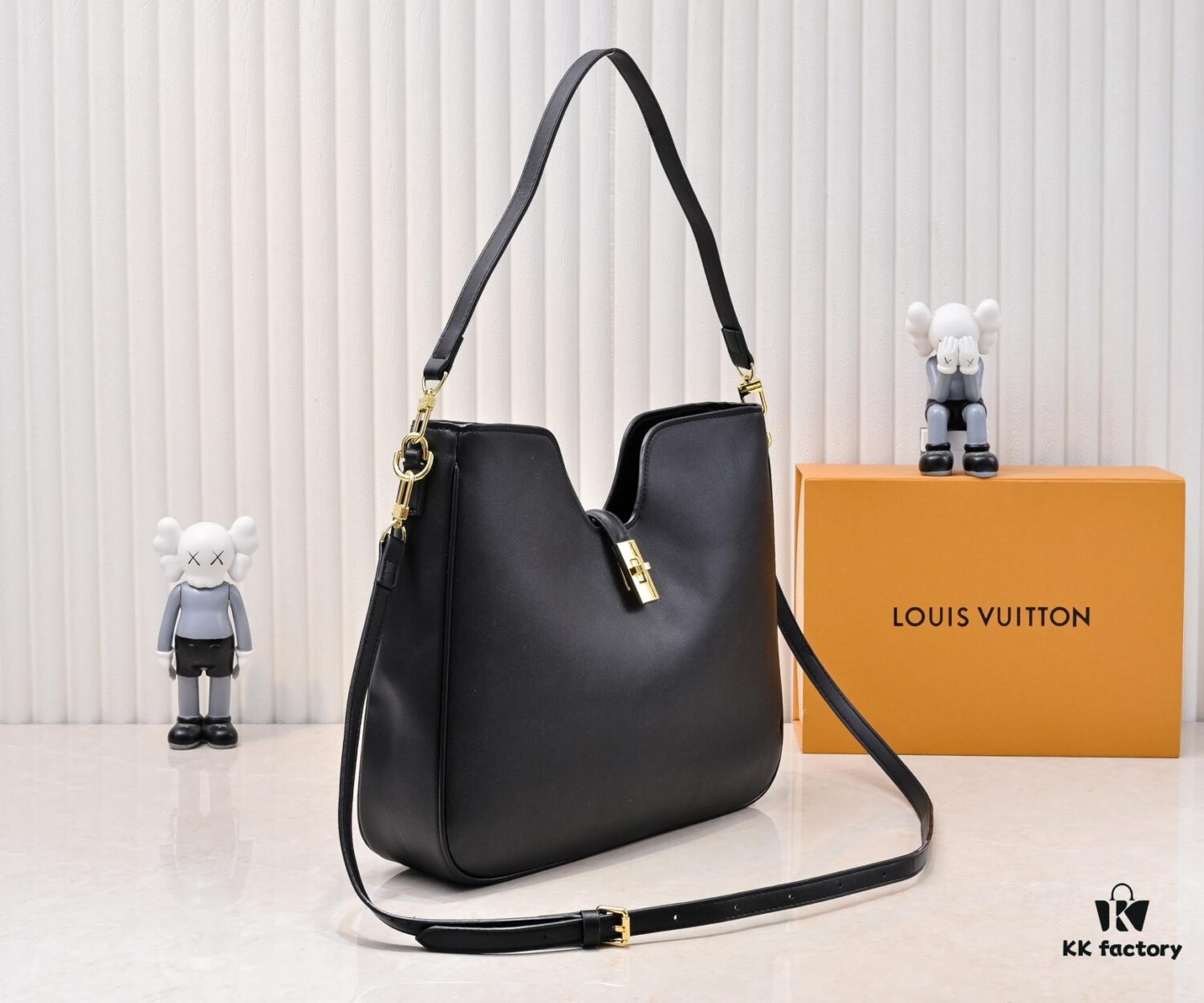 Louis Vuitton New Arrival Quietly Returns to Minimalist Elegance, Hobo-Inspired Design with Soft Silhouette Exudes Effortless Charm