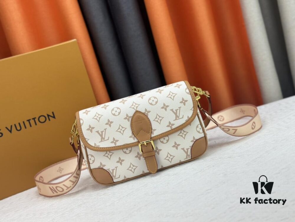 Authentic Studio Shot: M46386 M46388 M45985 Full Leather Baguette Bag Series, New Diane Handbag