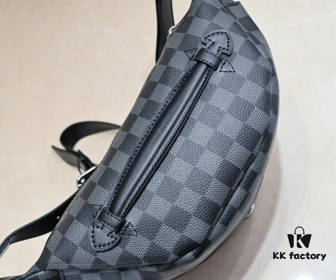 M43644 BUMBAG Belt Bag in Monogram Canvas