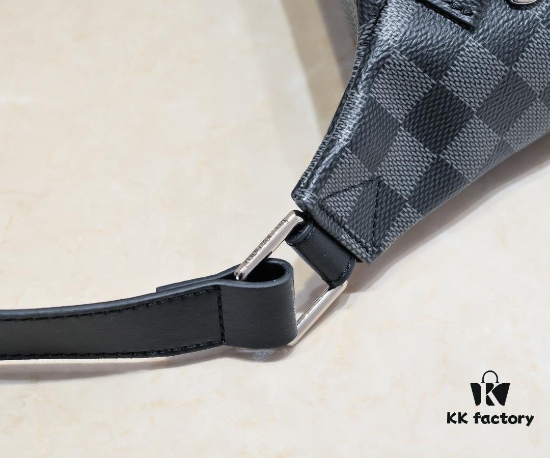 M43644 BUMBAG Belt Bag in Monogram Canvas