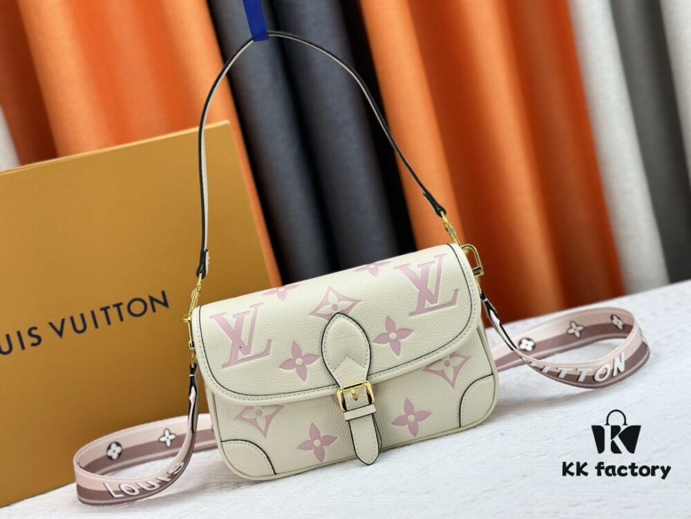 M46386 M46388 M45985 M45683 M45684 Full Leather Baguette Bag Series New Diane Handbag