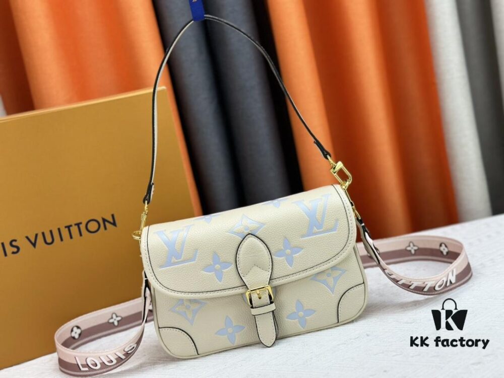 Authentic Studio Shot M46386 M46388 M45985 M45683 M45684 Full Leather Baguette Bag Series New Diane Handbag