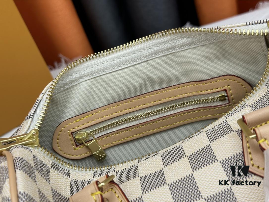 Medium and Large Size, High-Definition Photography Quality as Shown in Images