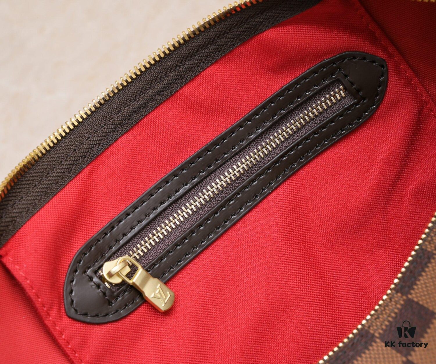 Exclusive Real Shot - Upgraded Version ‼️ Strapless Pillow Bag, High-Definition Photos, Quality as Shown (Three Sizes, Three Colors)