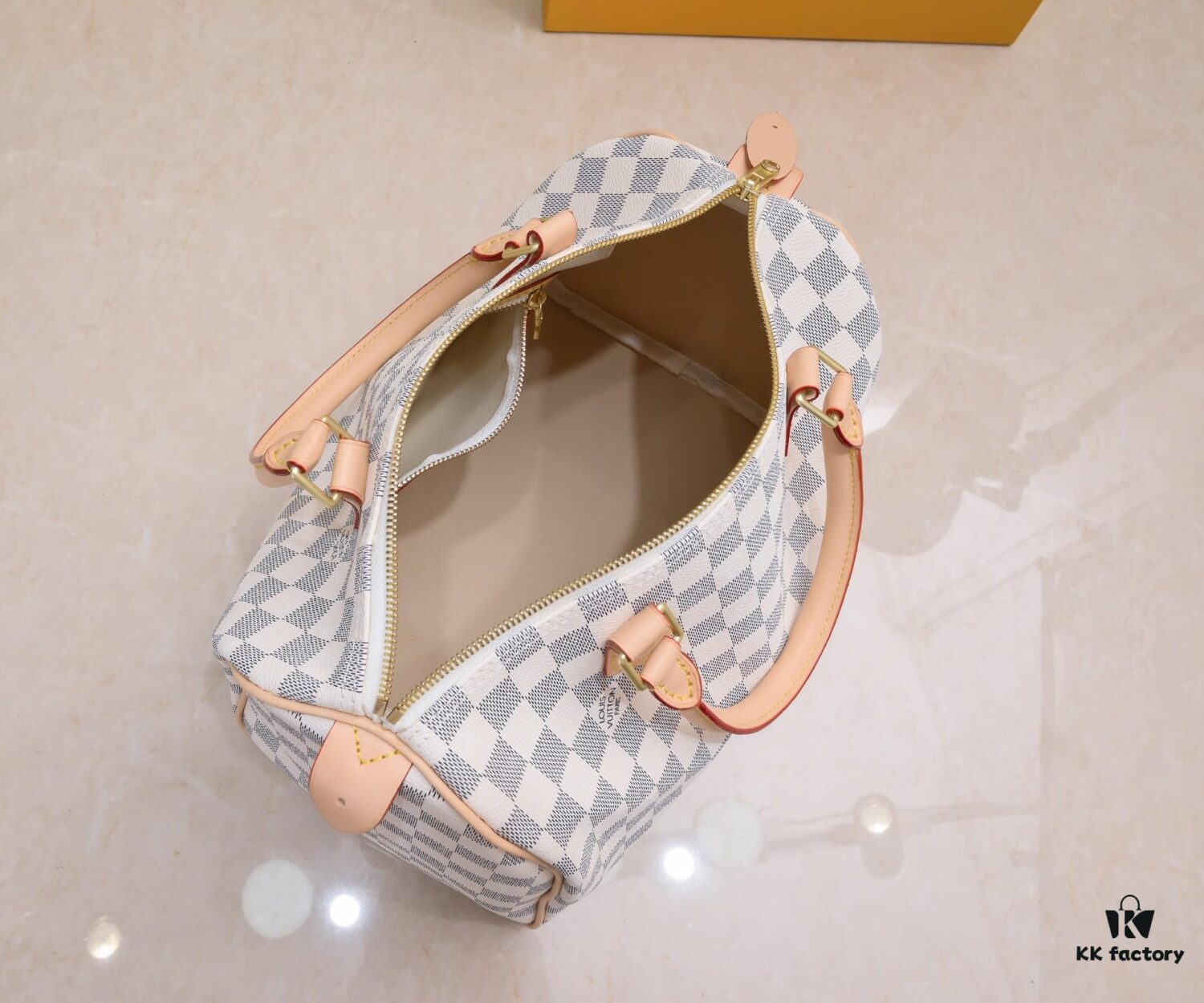 Exclusive Real Photos - Upgraded Version! Strapless Pillow Bag, High-Definition Imaging, Quality as Shown (Three Sizes, Three Colors)