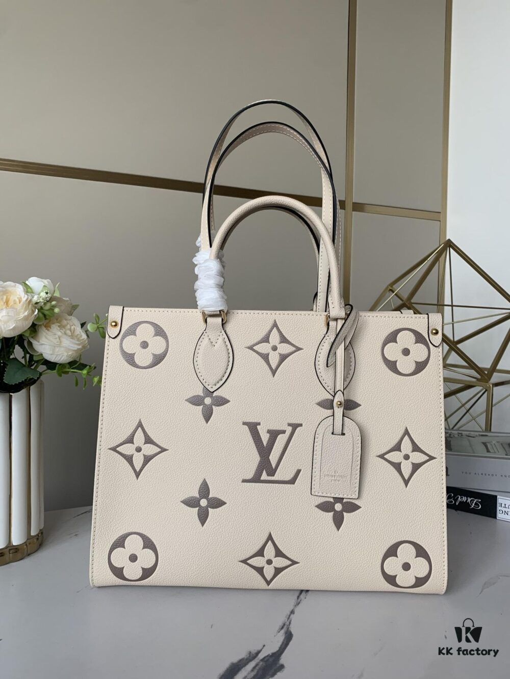 Top-Grade Full-Grain Genuine Leather Louis Vuitton M45493 Cream White OnTheGo Medium Tote Bag