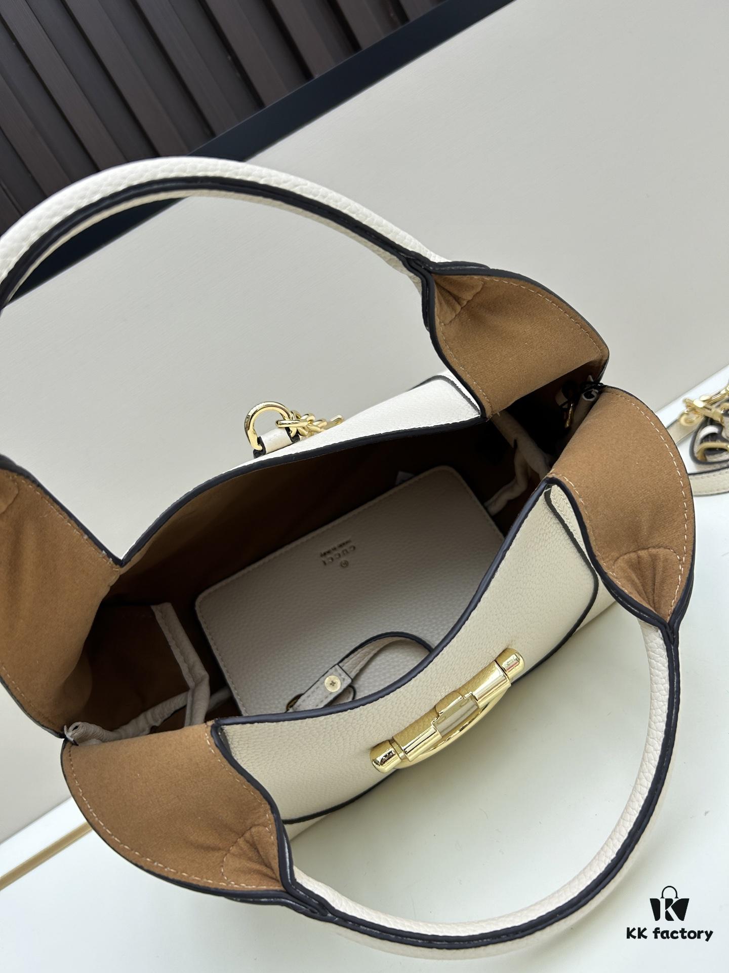 New Arrival with Gift Box 🎁, Gucci Softbit Leather Handheld or Crossbody Bag