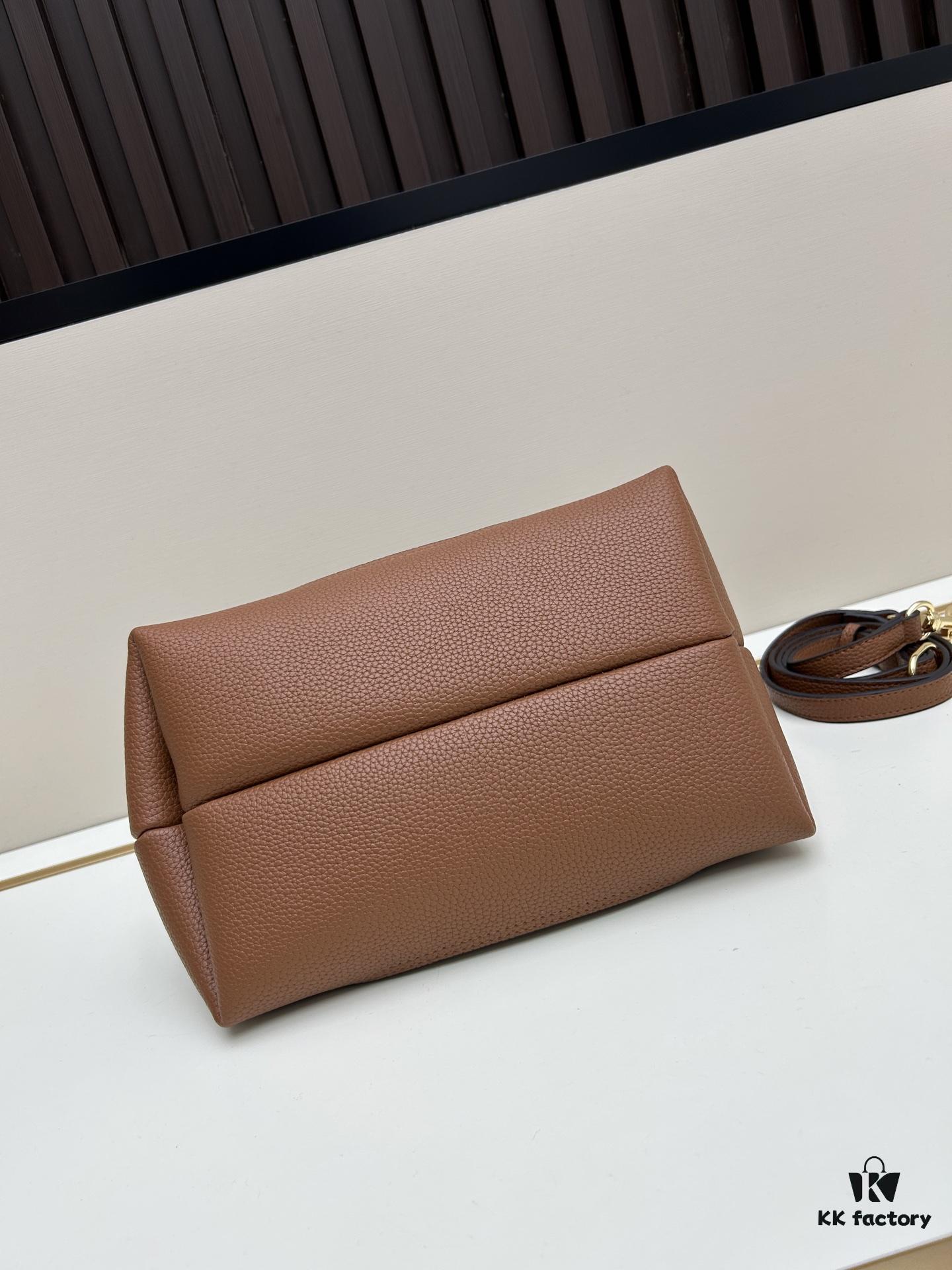 New Arrival with Gift Box 🎁, Gucci Softbit Leather Handbag or Crossbody Bag