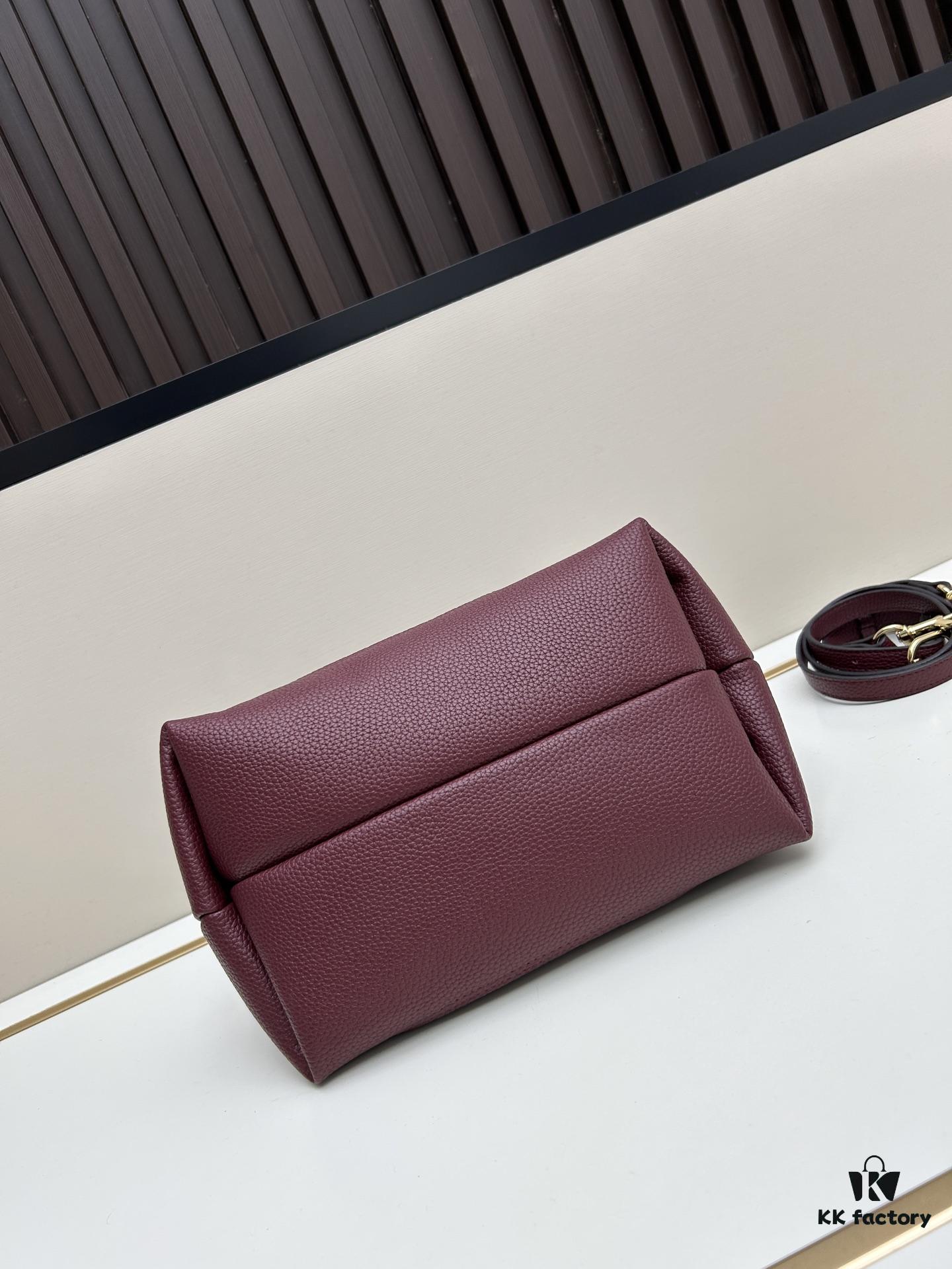 New Arrival with Gift Box 🎁 Gucci Softbit Leather Handheld or Crossbody Bag