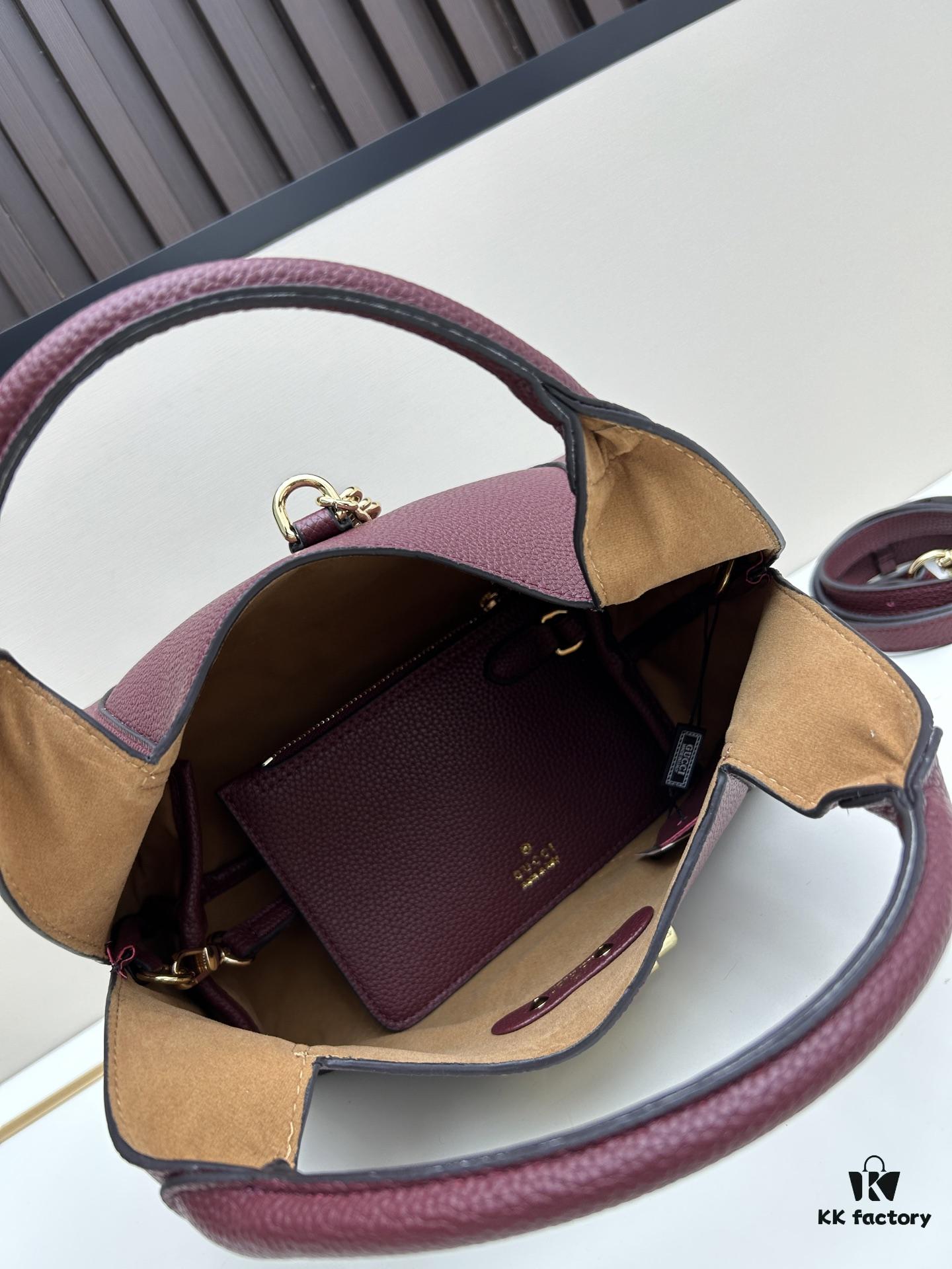 New Arrival with Gift Box 🎁 Gucci Softbit Leather Handheld or Crossbody Bag