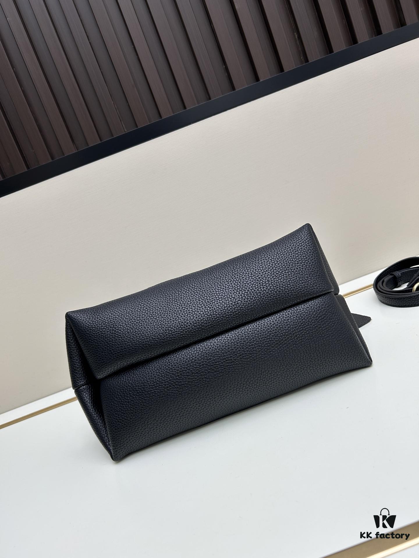 New Arrival with Gift Box 🎁 Gucci Softbit Leather Handheld or Crossbody Bag