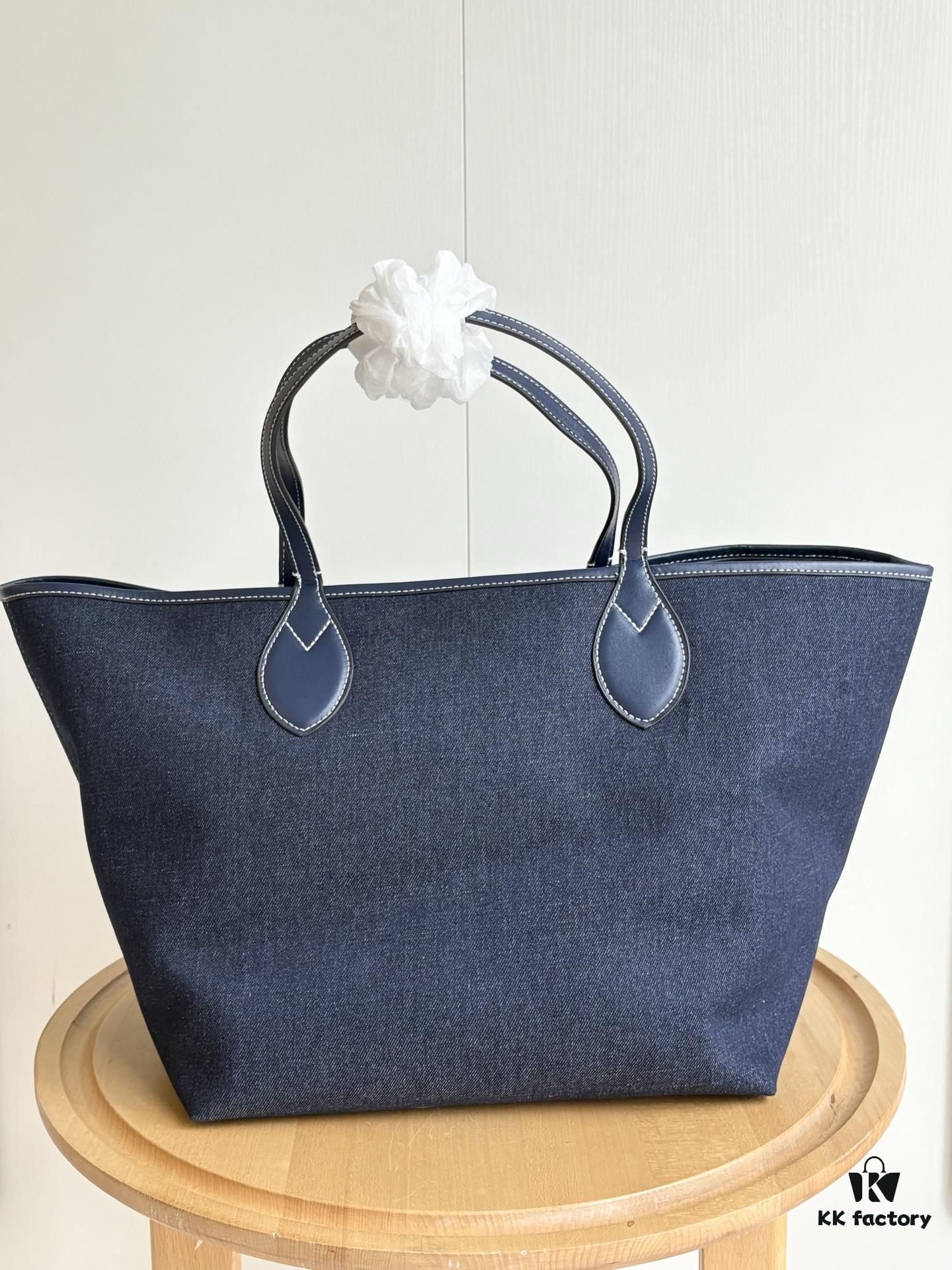 Gucci Totissima Large Tote Bag Model 820481 Size 30.5 x 28 x 27 cm