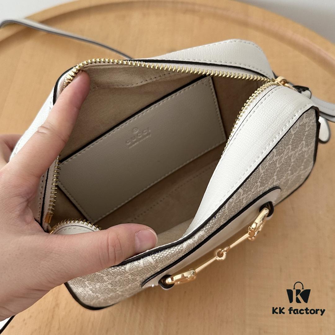 Gucci Horsebit 1955 Camera Bag in Beige