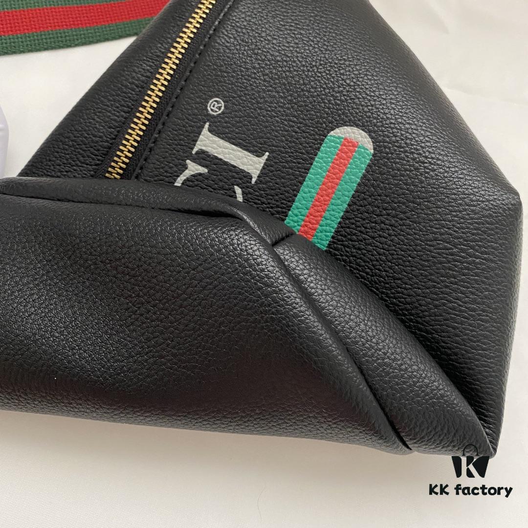 Gucci Cruise 18 x Coco Capitan Collaboration Belt Bag Model 493869 Size 28*18*8cm Soft Leather With Handwritten Graffiti Design