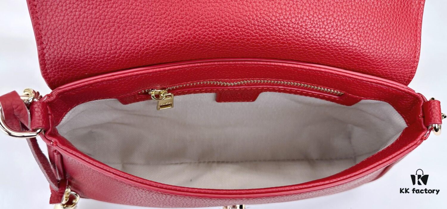 Gucci GG Marmont Bag in Full Leather Red - Irresistible Elegance and Timeless Design