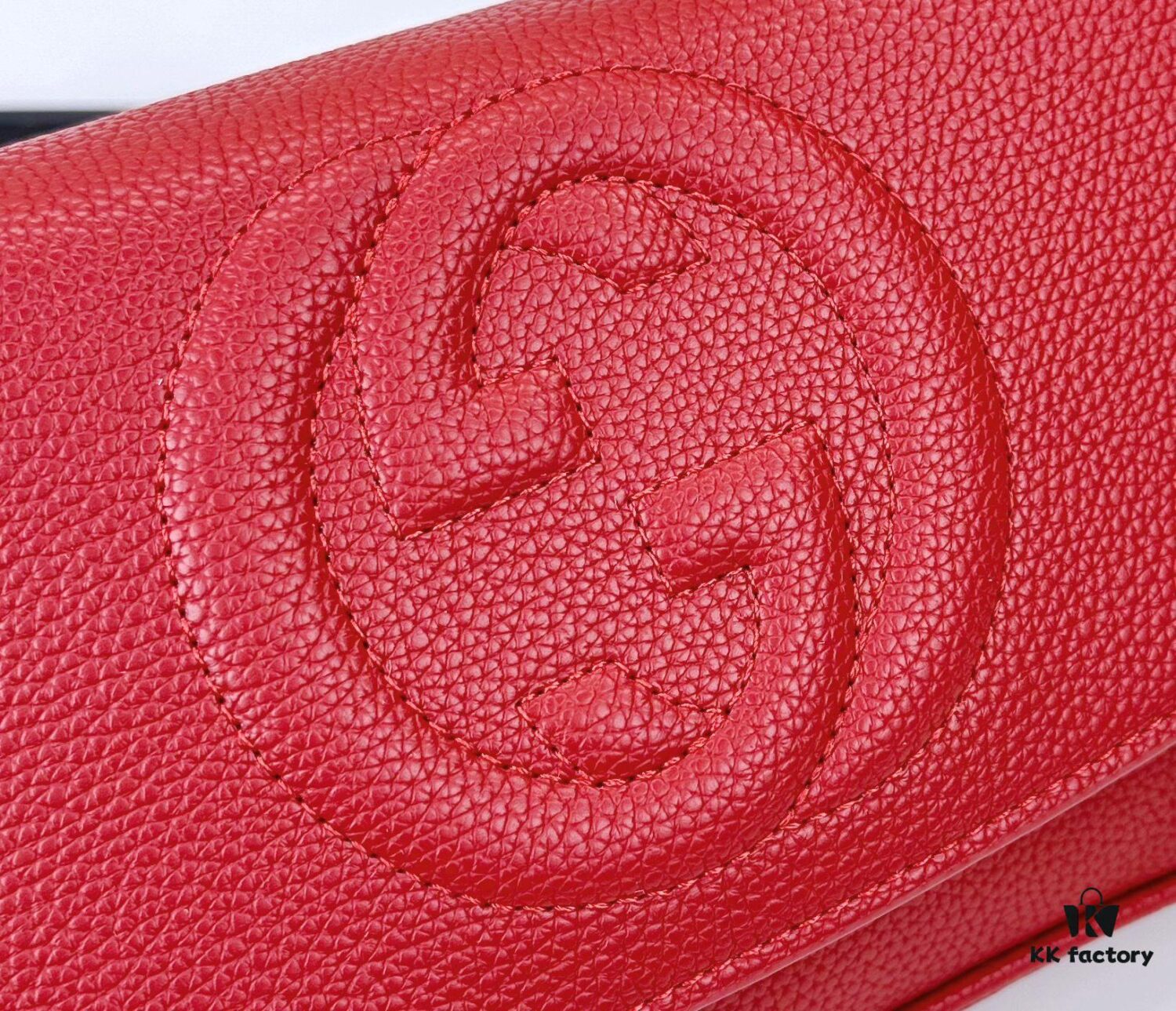 Gucci GG Marmont Bag in Full Leather Red - Irresistible Elegance and Timeless Design