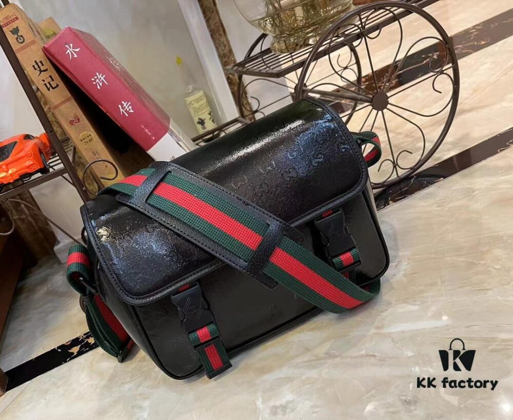 GG Messenger Bag in Beige and Ebony GG Supreme Canvas