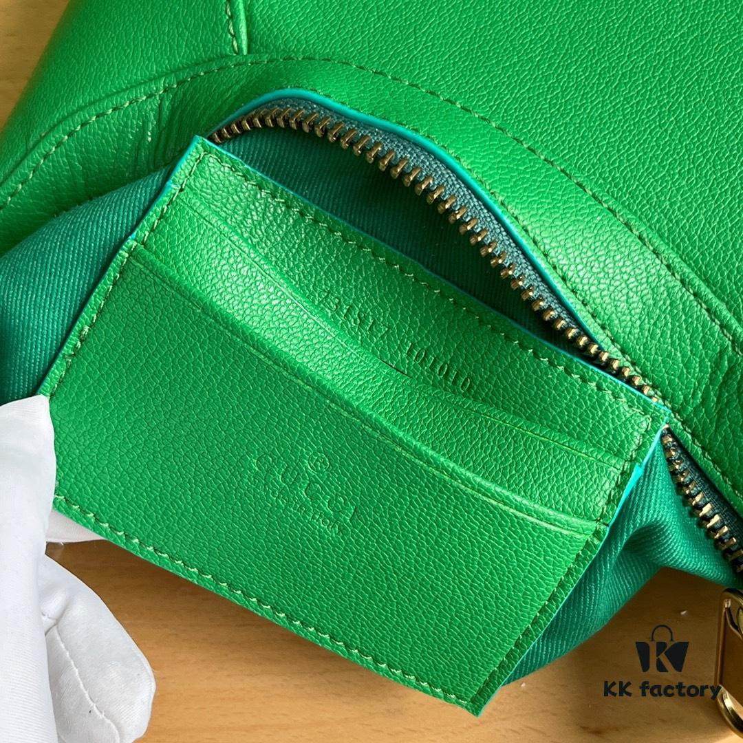 Gucci New Hobo Crescent Bag in Green