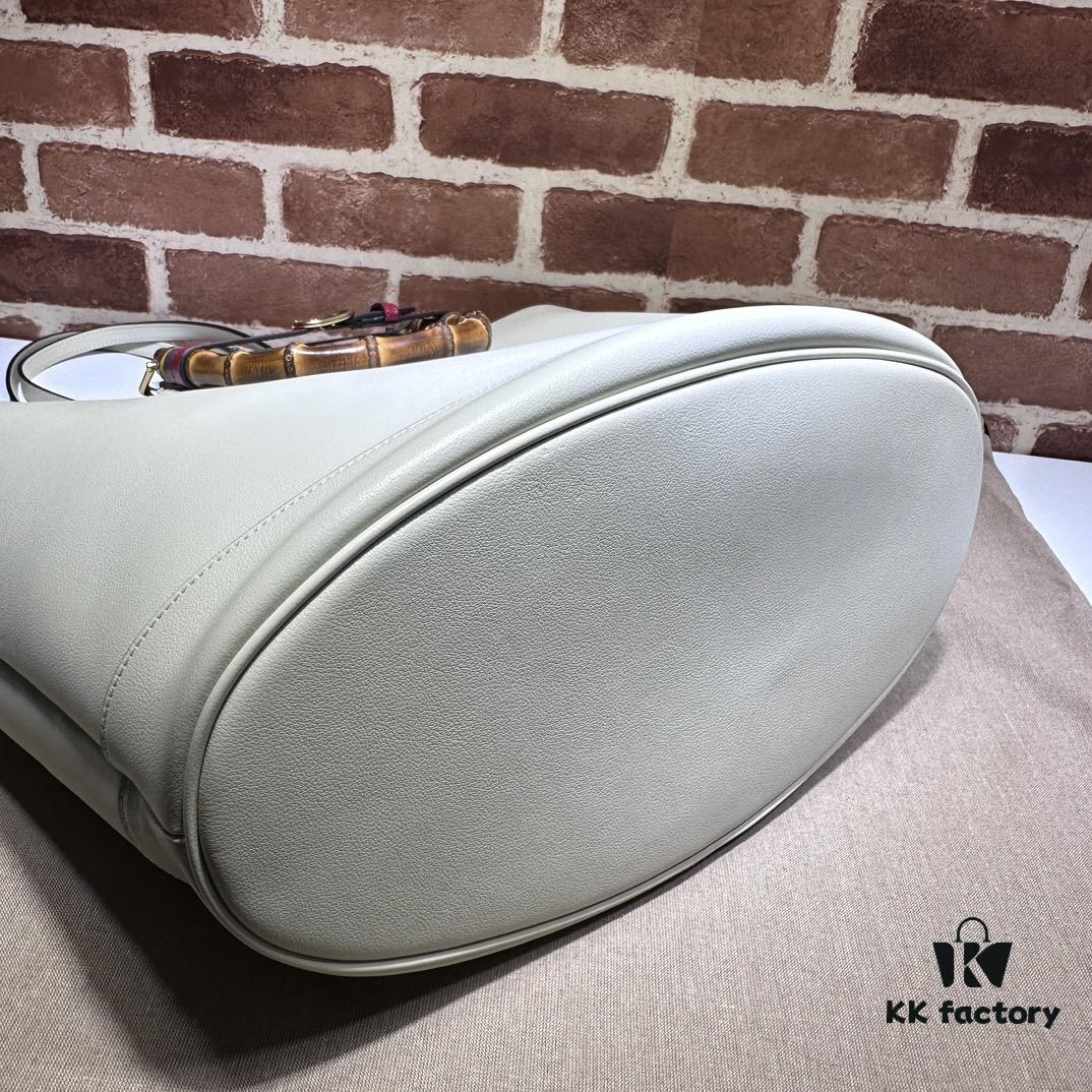 GUCCI High-Quality Original Single Item, Real Photo, Model No. 746270 White, Size: 40 x 34 x 21 cm