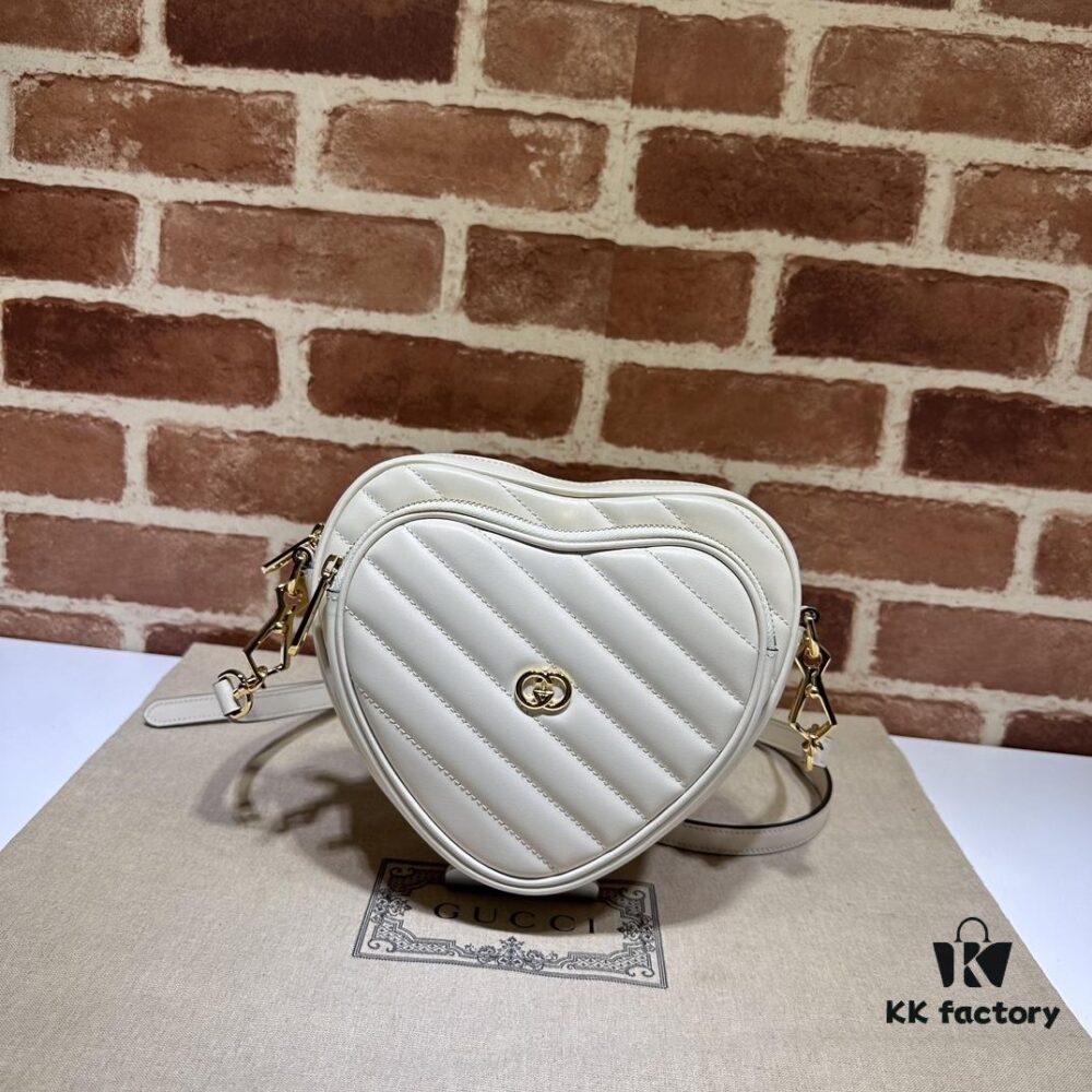 GUCCI New Arrival Cabinet Quality, Top Original Single Item, Actual Photos! Model No. 751628 White, Size: 20cm W x 17.5cm H x 6.5cm Side Width, In Stock for Immediate Shipment