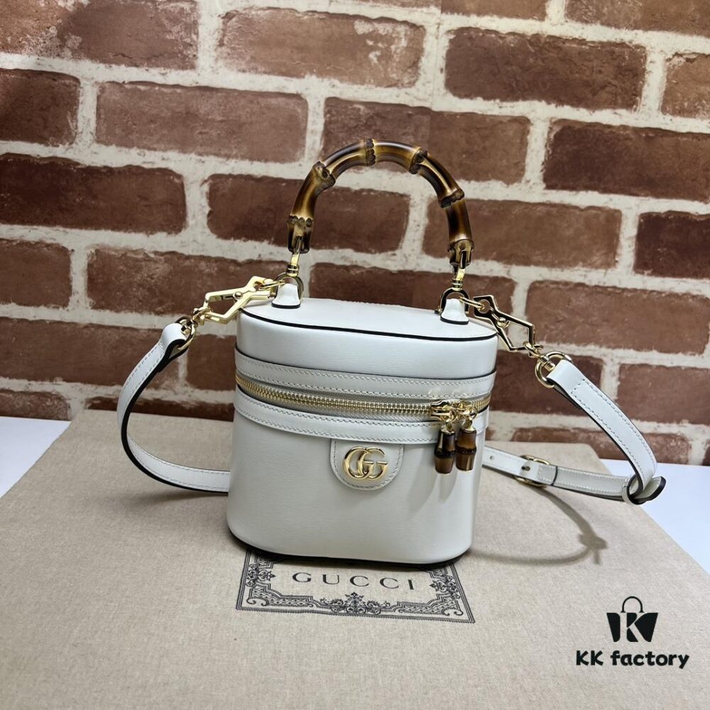 GUCCI New Arrival Cabinet Quality, Top Original Single Item, Actual Photos. Model No. 760200 White, Dimensions: 15.5×13.5×4 cm, In Stock and Ready to Ship