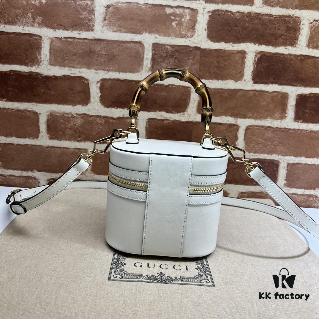 GUCCI New Arrival Cabinet Quality, Top Original Single Item, Actual Photos. Model No. 760200 White, Dimensions: 15.5×13.5×4 cm, In Stock and Ready to Ship
