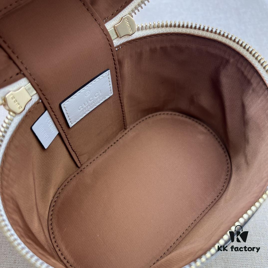 GUCCI New Arrival Cabinet Quality, Top Original Single Item, Actual Photos. Model No. 760200 White, Dimensions: 15.5×13.5×4 cm, In Stock and Ready to Ship