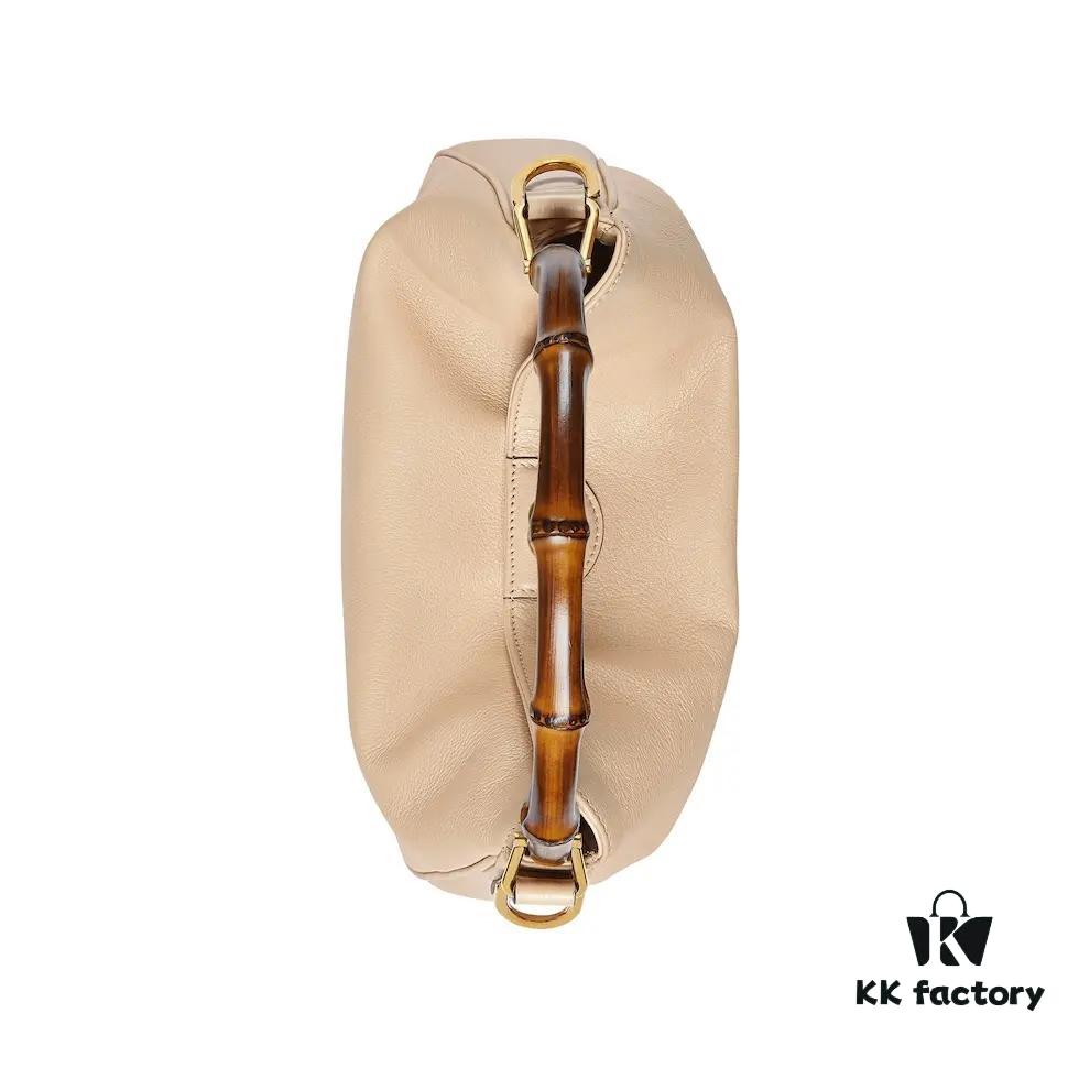 GUCCI New Arrival Cabinet Quality, Top Original Single Item. Actual Product Photos. Model No. 746124 Light Apricot, Dimensions: 30×23×6.5 cm. In Stock for Immediate Delivery.