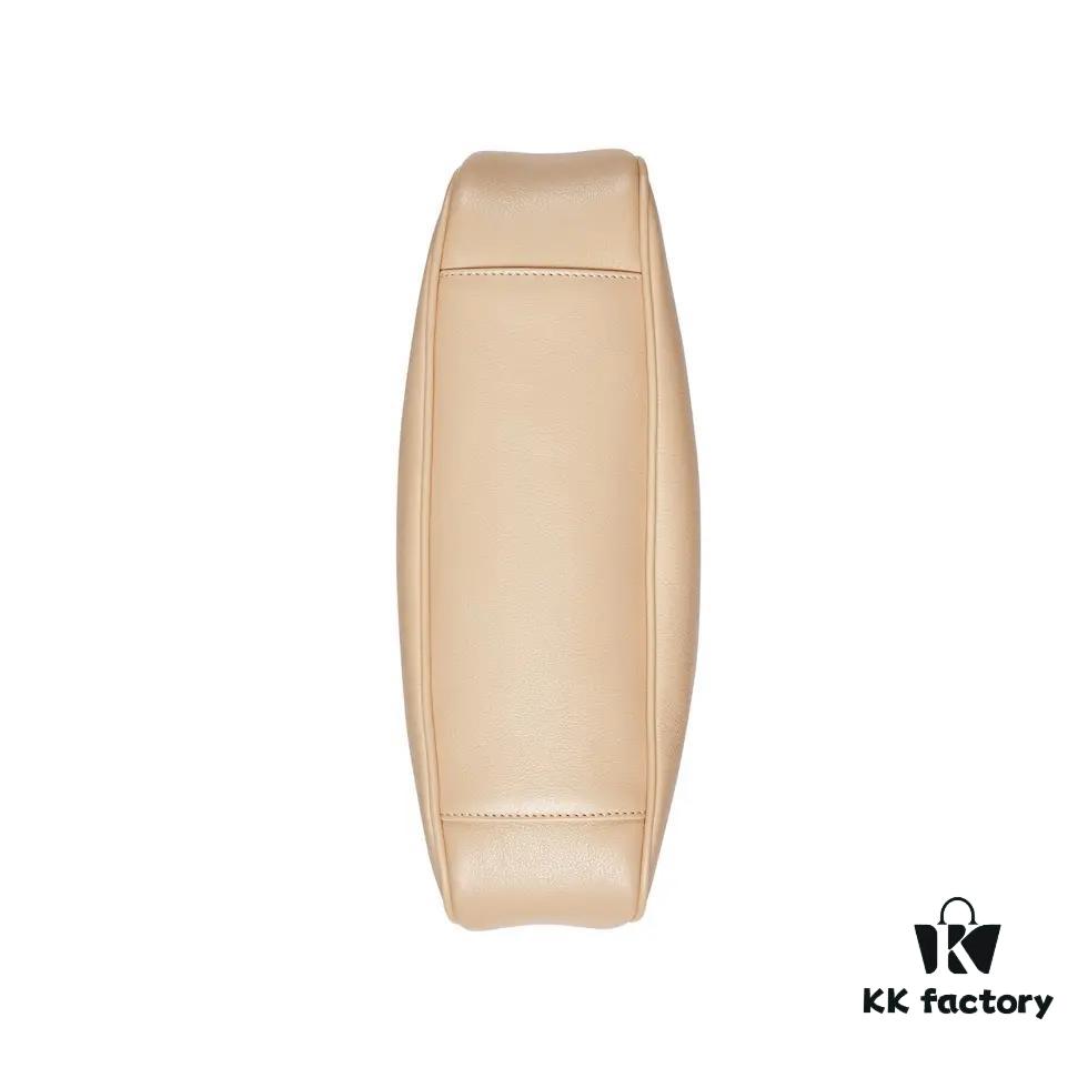 GUCCI New Arrival Cabinet Quality, Top Original Single Item. Actual Product Photos. Model No. 746124 Light Apricot, Dimensions: 30×23×6.5 cm. In Stock for Immediate Delivery.