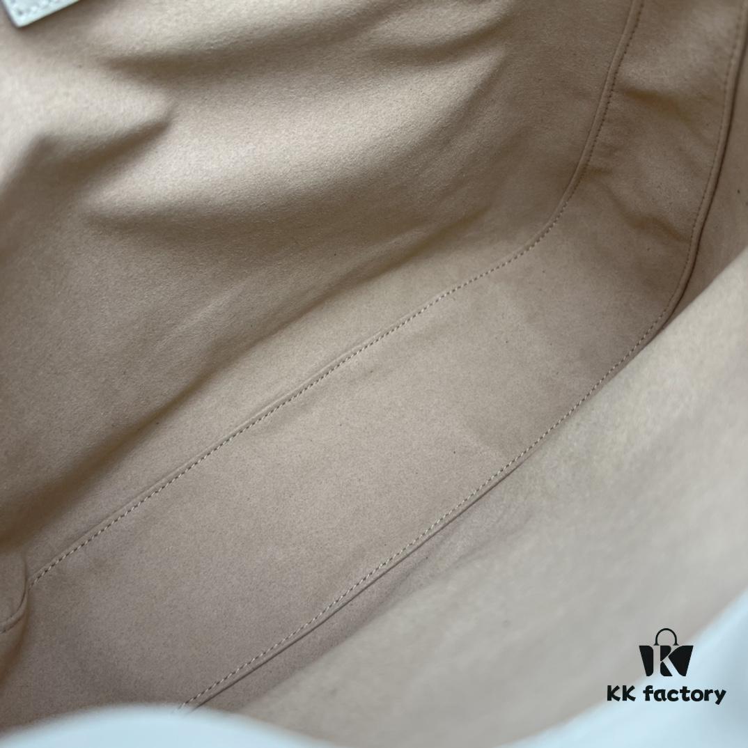 GUCCI New Arrival Cabinet Quality, Top Original Single Item. Actual Product Photos. Model No. 746124 White, Dimensions: Width 30 × Height 23 × Depth 6.5. In Stock for Immediate Shipment.