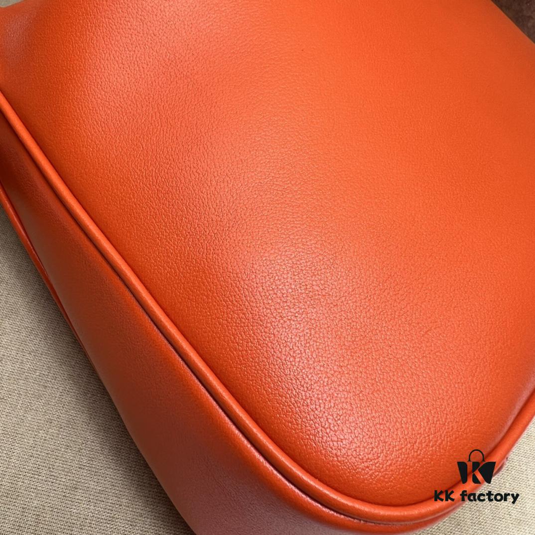 GUCCI New Arrival Cabinet Quality, Top Original Single Item. Actual Product Photos. Model No. 746124 Orange, Dimensions: 30×23×6.5 cm