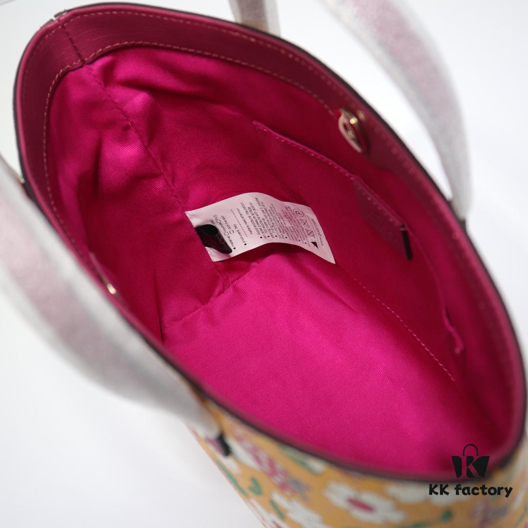 GUCCI Hot-Selling Item, Boutique Quality, Top-Tier Original Order Goods, Real Photo Fashion Tote Bag, Model No.: 410812 Mushroom Floral Design, Size: 21x20x10cm! In Stock for Immediate Shipment!