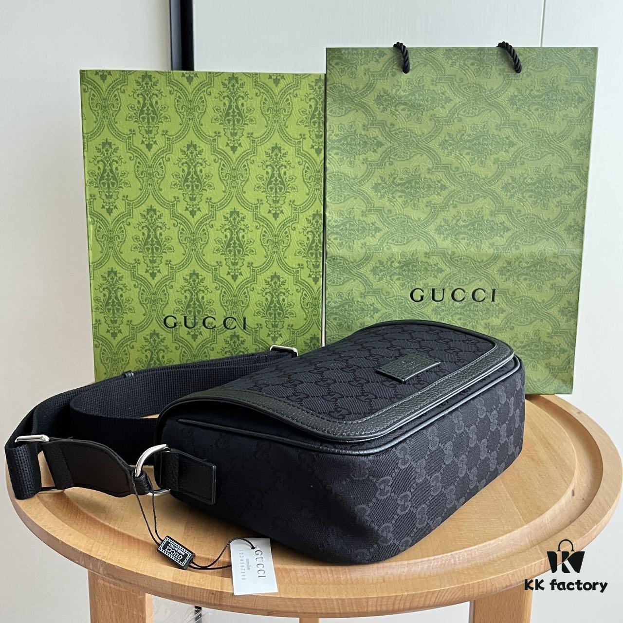 Gucci New Flat Messenger Bag Model 449172 Black Fabric Size 28x20x9cm