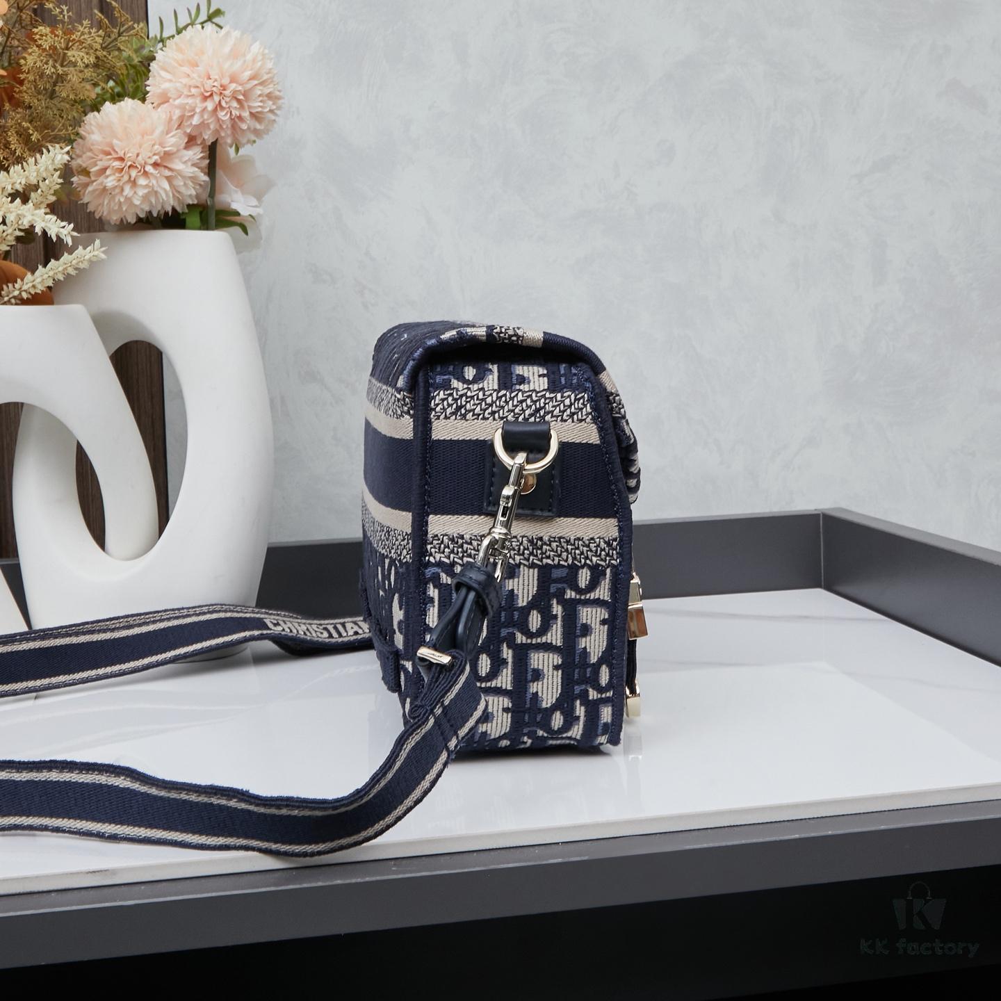 Small DIOR New Messenger Bag with Box 🆕❤️