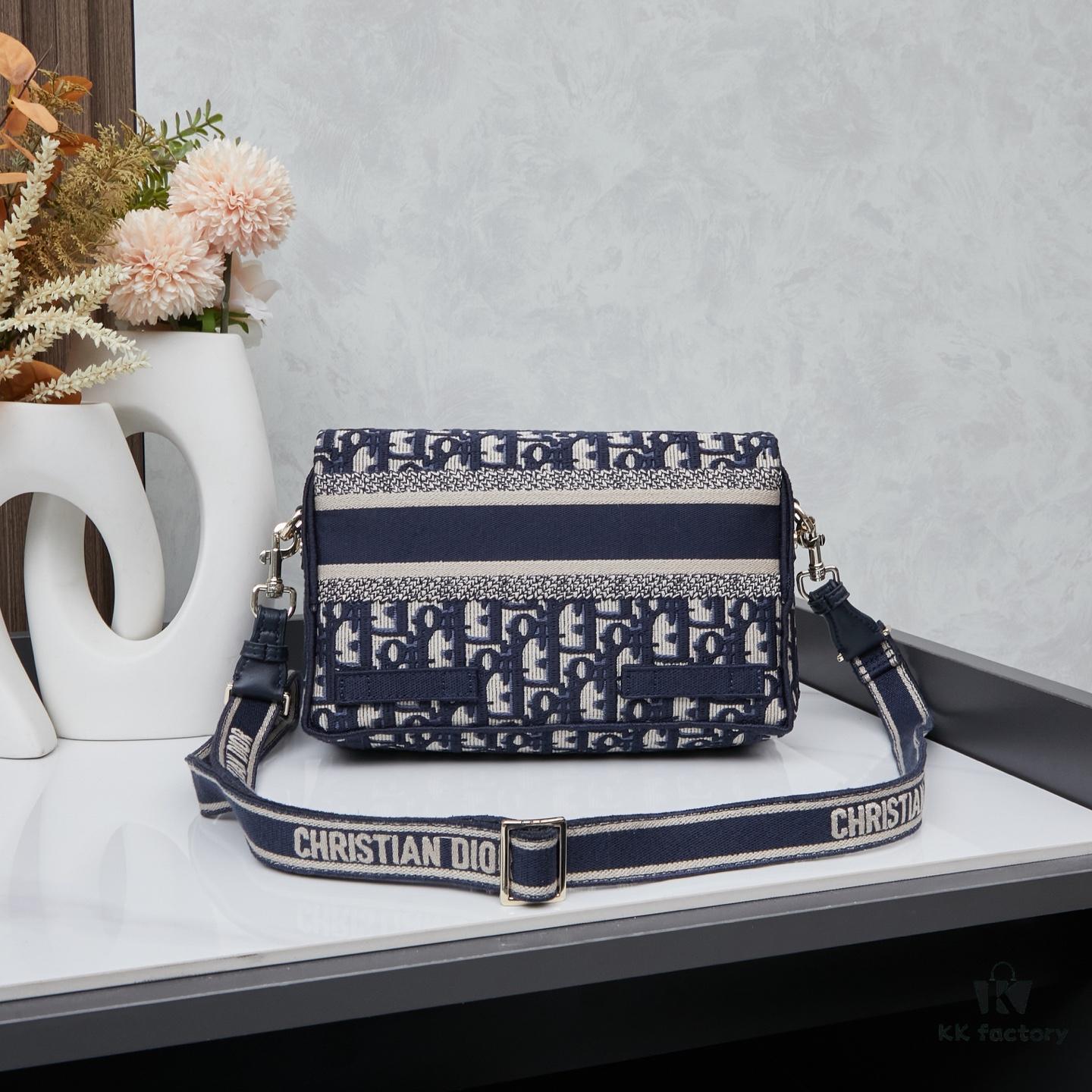 Small DIOR New Messenger Bag with Box 🆕❤️