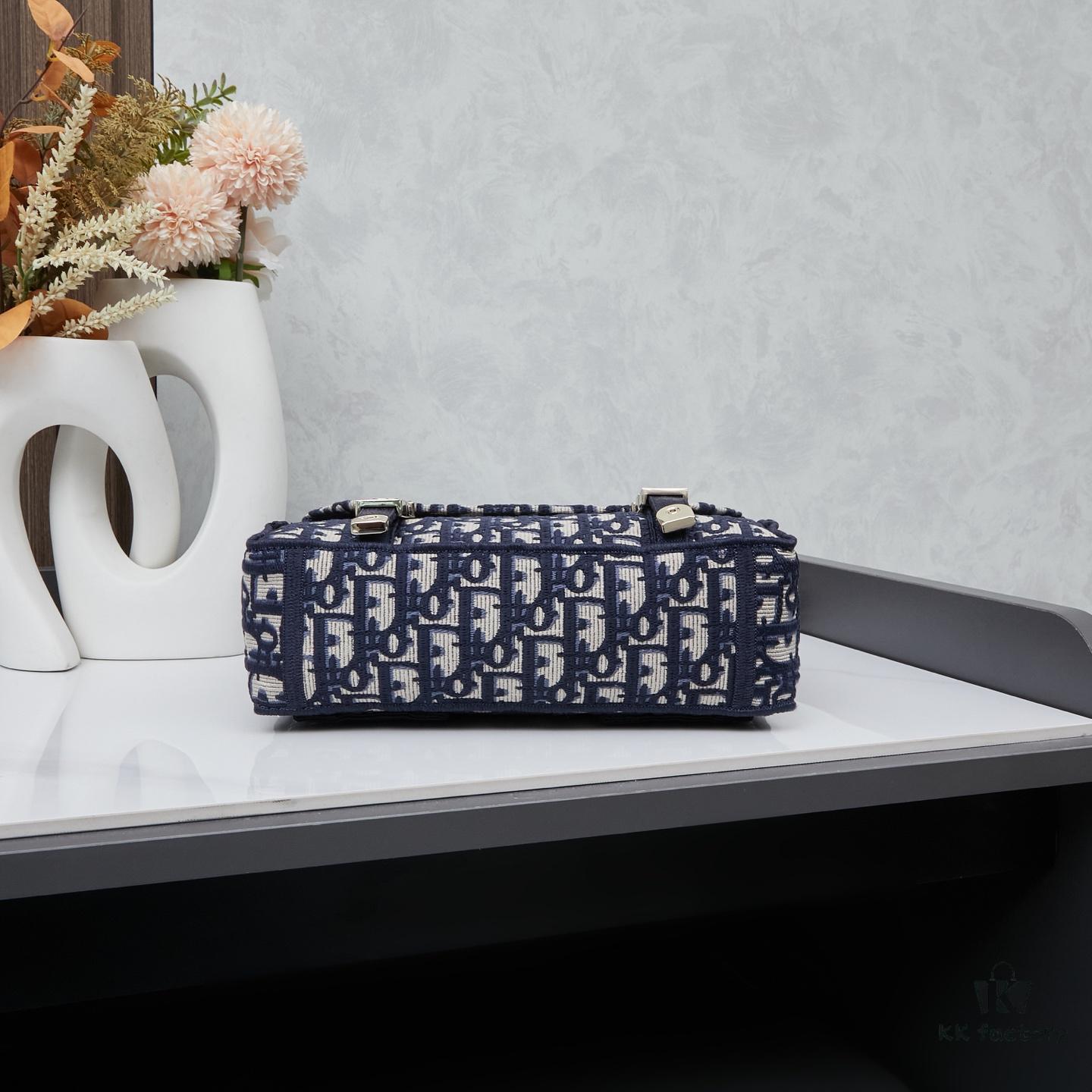 Small DIOR New Messenger Bag with Box 🆕❤️