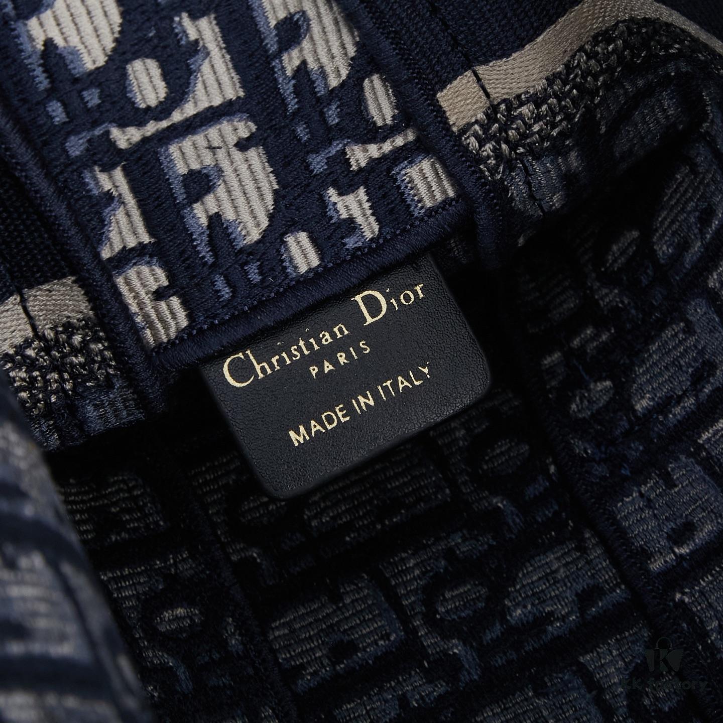 Small DIOR New Messenger Bag with Box 🆕❤️