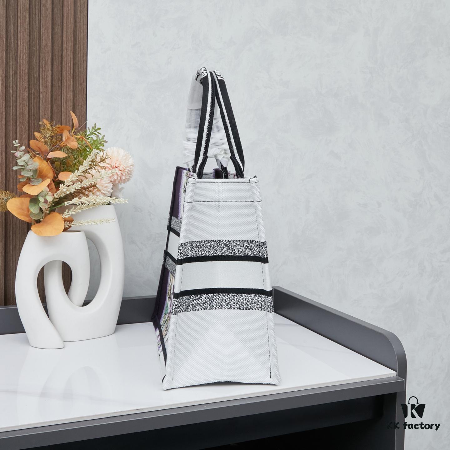 Embroidered Medium [Di0r Book Tote]