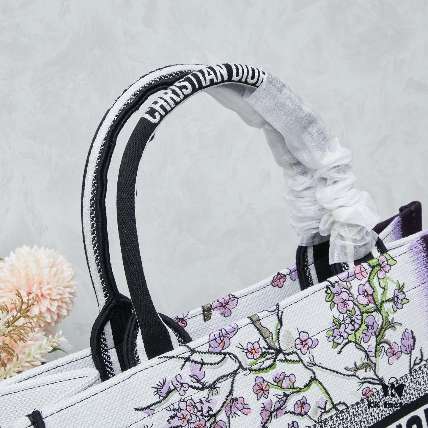 Embroidered Medium [Di0r Book Tote]