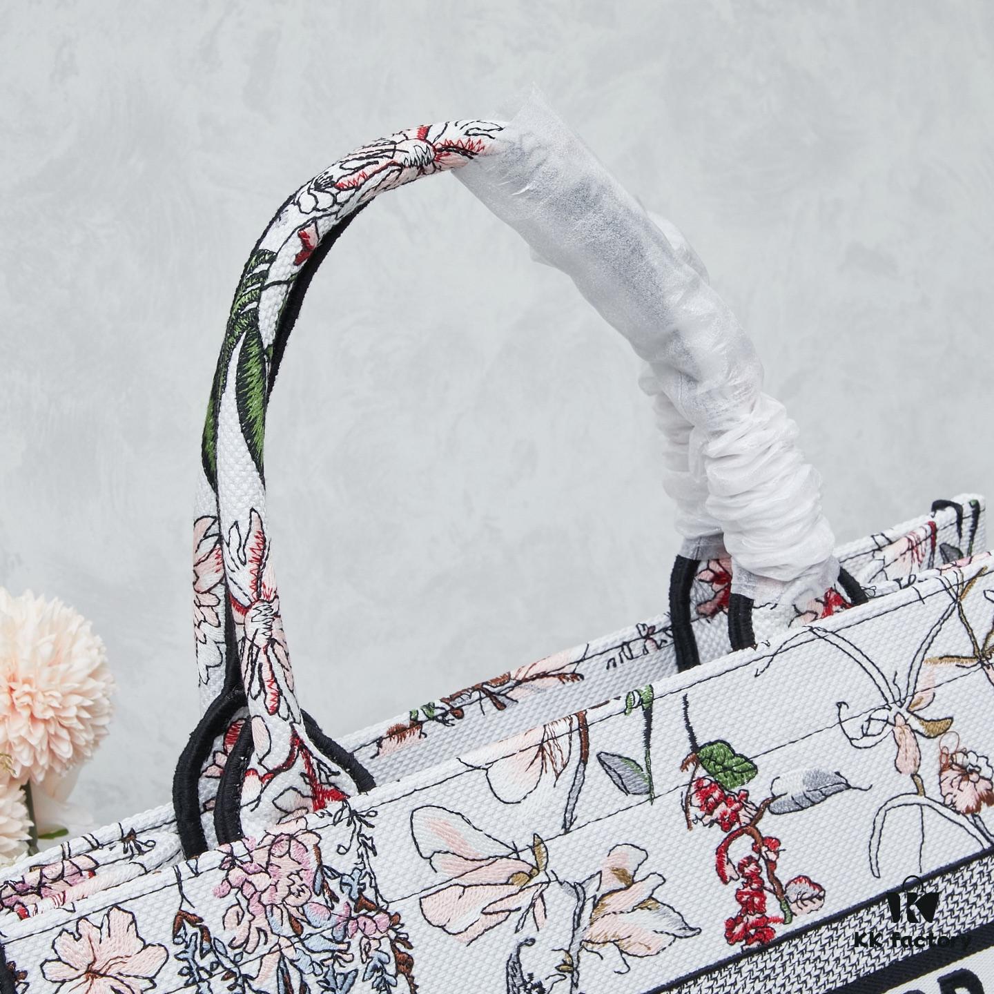 Embroidered Medium [Di0r Book Tote]