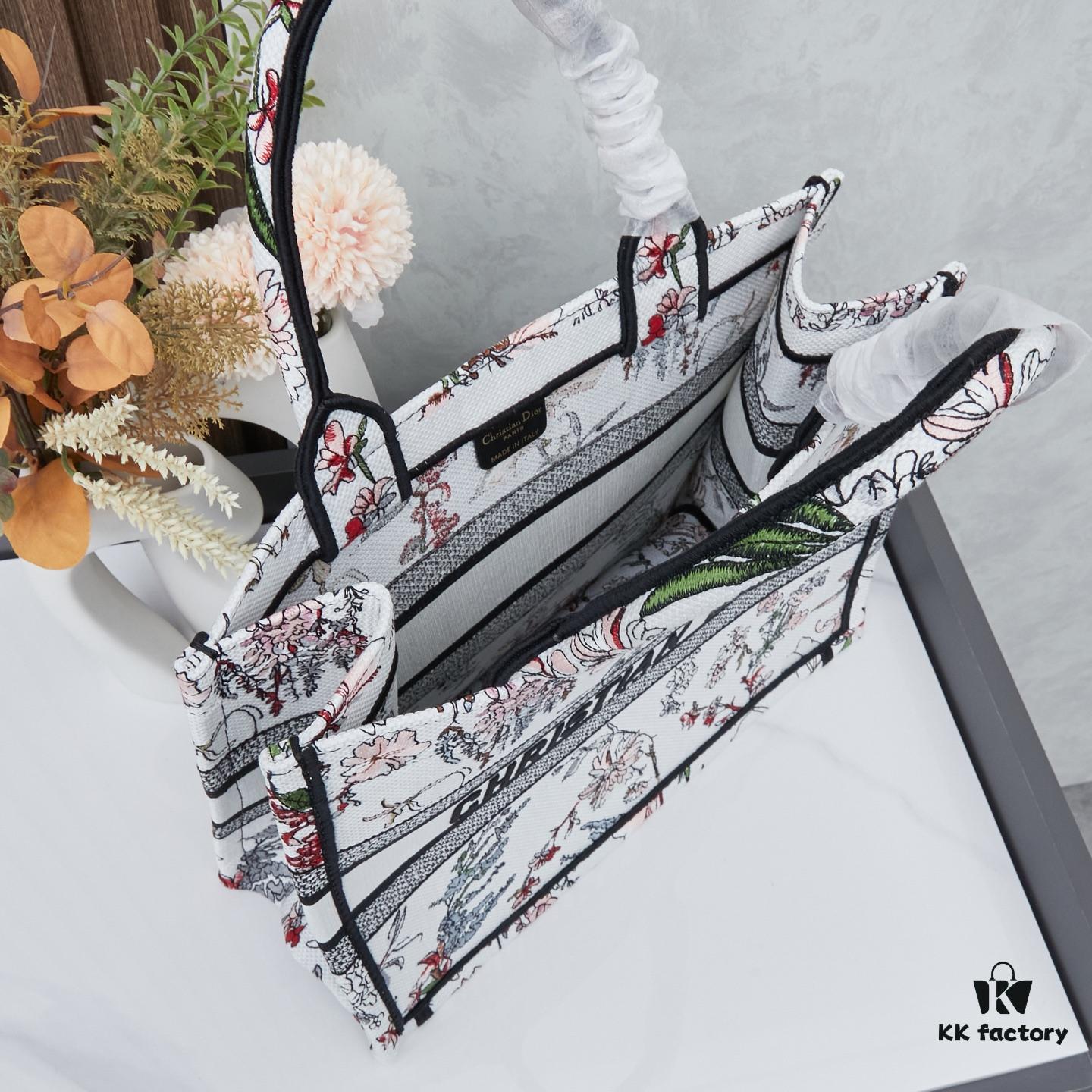 Embroidered Medium [Di0r Book Tote]