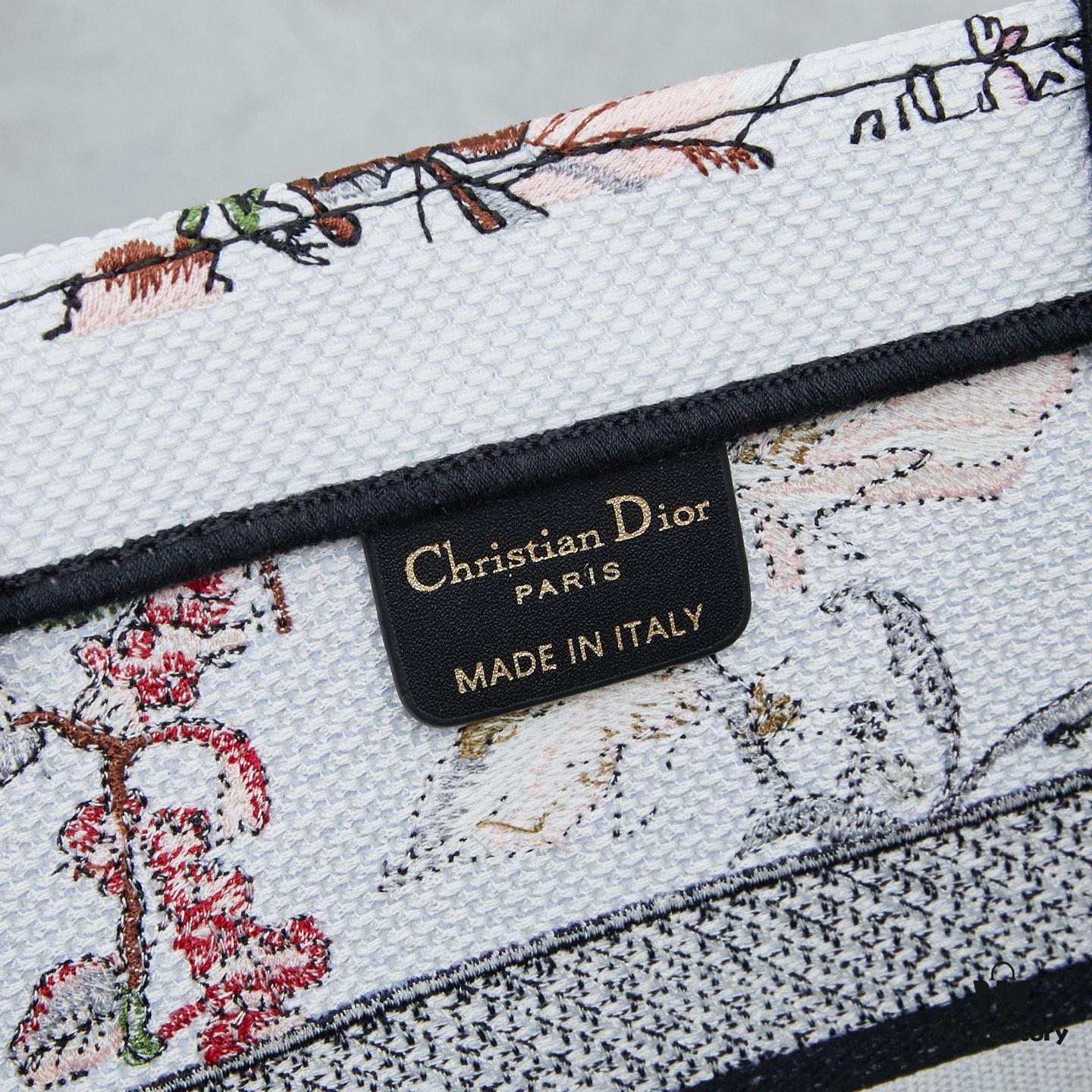 Embroidered Medium [Di0r Book Tote]