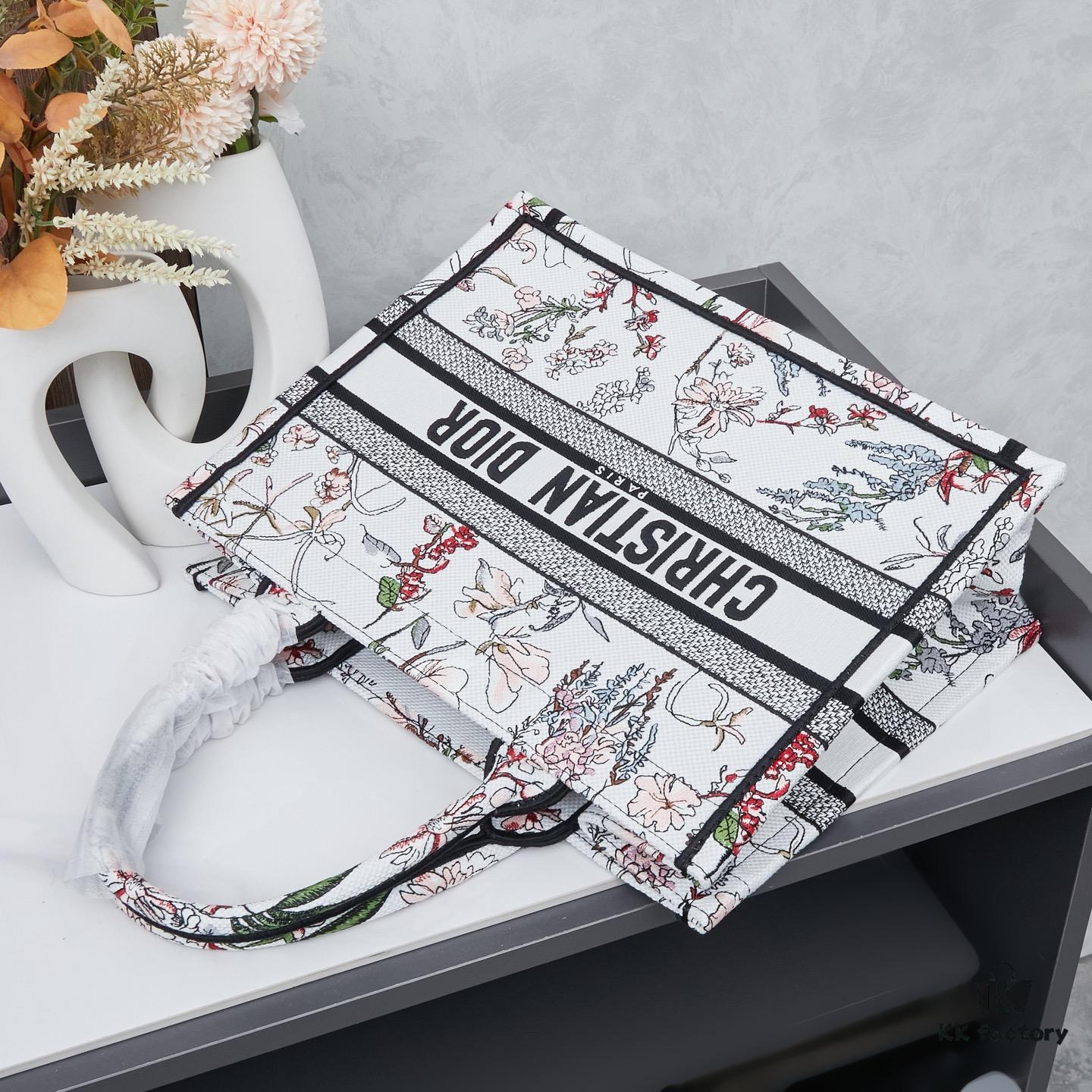 Embroidered Medium [Di0r Book Tote]