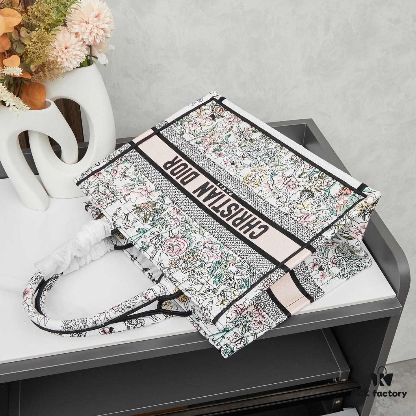 Original Order Embroidered Medium [Di0r Book Tote]