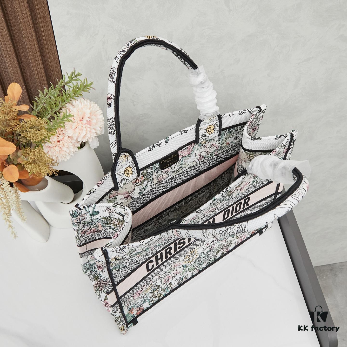 Original Order Embroidered Medium [Di0r Book Tote]