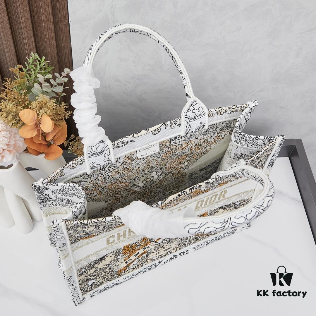 Original Order Embroidered Medium [Di0r Book Tote]