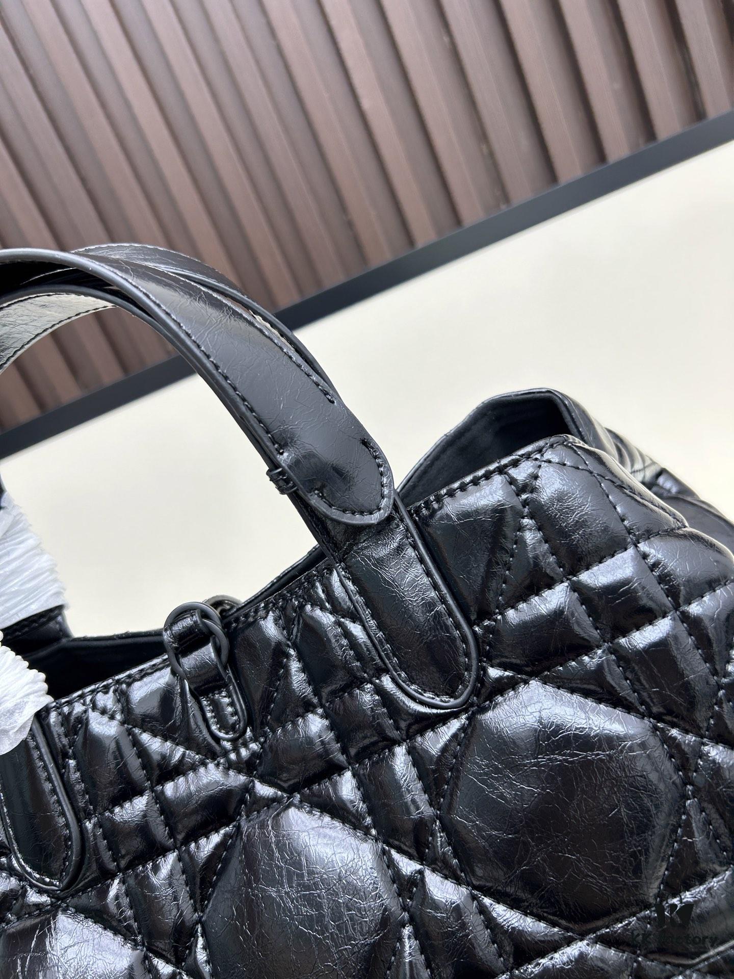 Large Oil-Waxed Calfskin Dior Toujours Bag